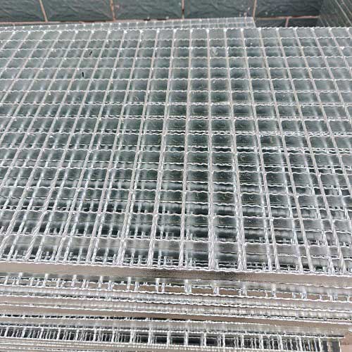 G455/40/50W鋼格板鋼格柵板的質(zhì)量檢測與性能評(píng)估：確保安全與效率