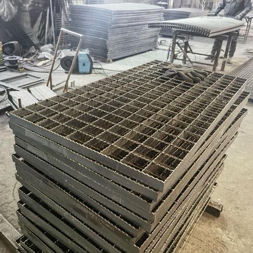 平臺(tái)鋼格板如何提升電廠與石化廠的安全性