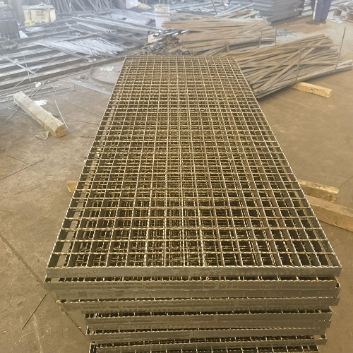 鋼格板表面處理方式對比：噴漆、鍍鋅、不銹鋼哪種更耐用？