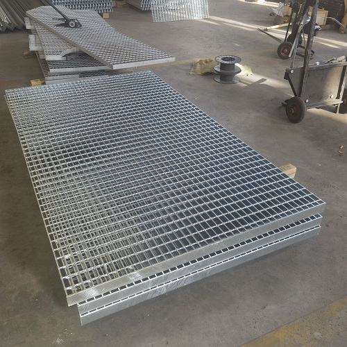 鋼格板表面處理方式對比：噴漆、鍍鋅、不銹鋼哪種更耐用？