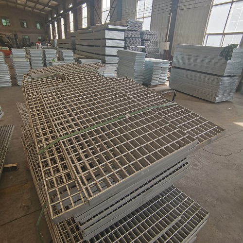 橋梁檢修通道鋼格板：如何兼顧輕量化與高強(qiáng)度？