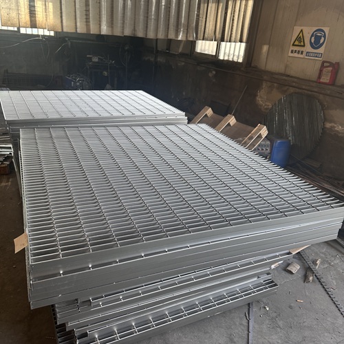 鋼格柵板生銹怎么辦？教你幾招輕松應(yīng)對